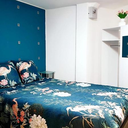 Jolie Appartement Avec 2 Chambres Partagees Parijs Buitenkant foto