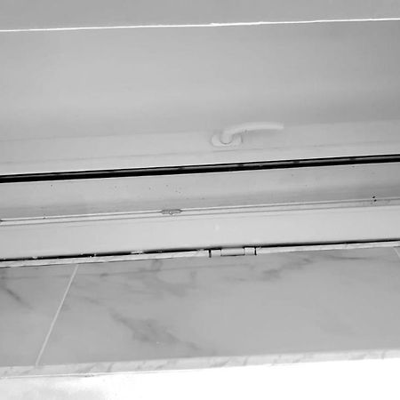 Jolie Appartement Avec 2 Chambres Partagees Parijs Buitenkant foto