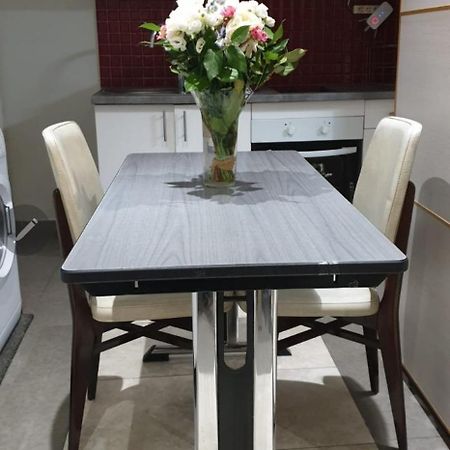 Jolie Appartement Avec 2 Chambres Partagees Parijs Buitenkant foto