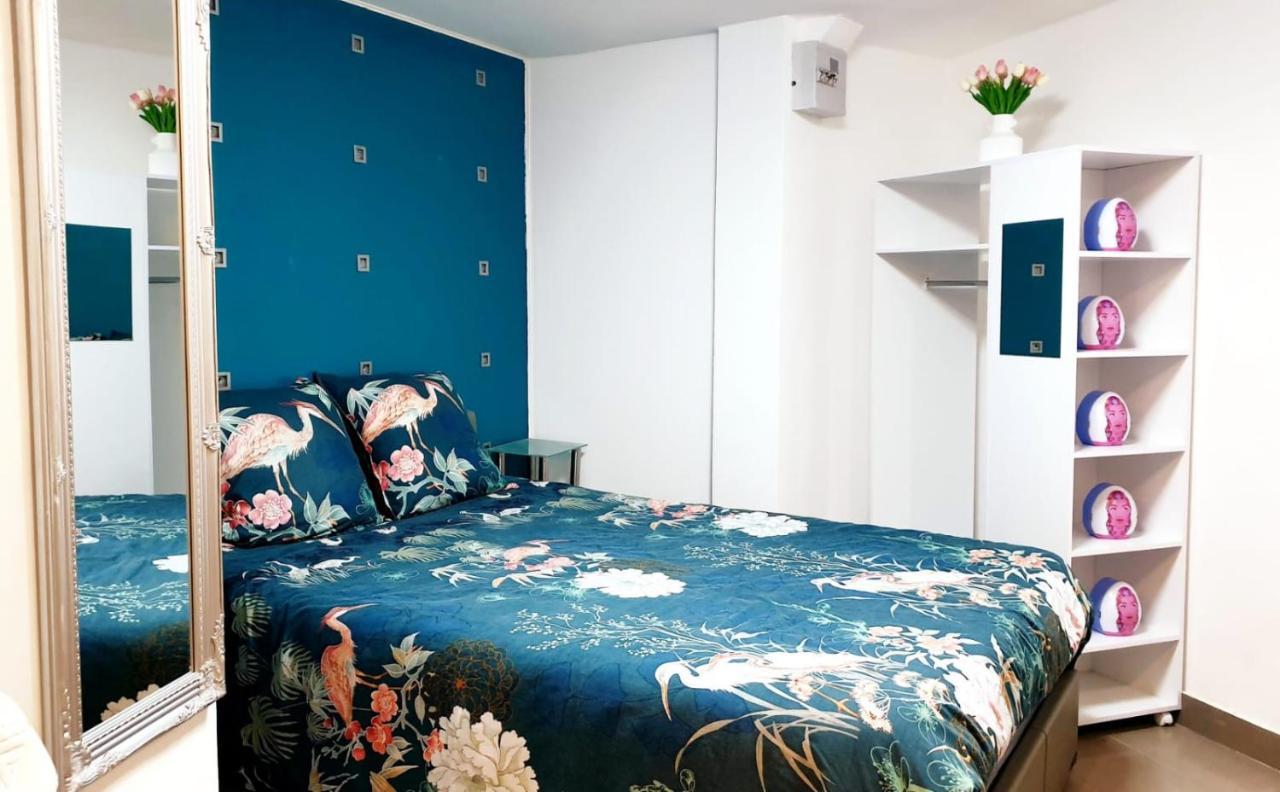 Jolie Appartement Avec 2 Chambres Partagees Parijs Buitenkant foto