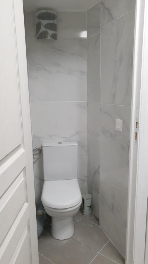 Jolie Appartement Avec 2 Chambres Partagees Parijs Buitenkant foto