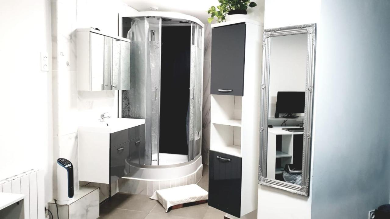 Jolie Appartement Avec 2 Chambres Partagees Parijs Buitenkant foto